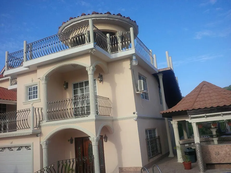 Pinnacle View Estate Colors Hideaway #1 & 2 Montego Bay Willa